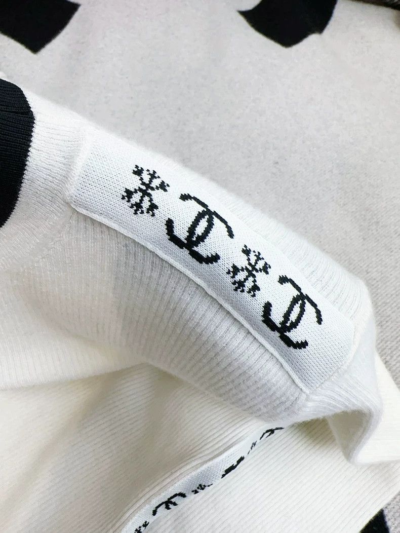 Chanel Chanel Logo on both sides white black border round neck lo Size S / US 4 / IT 40 - 5 Thumbnail
