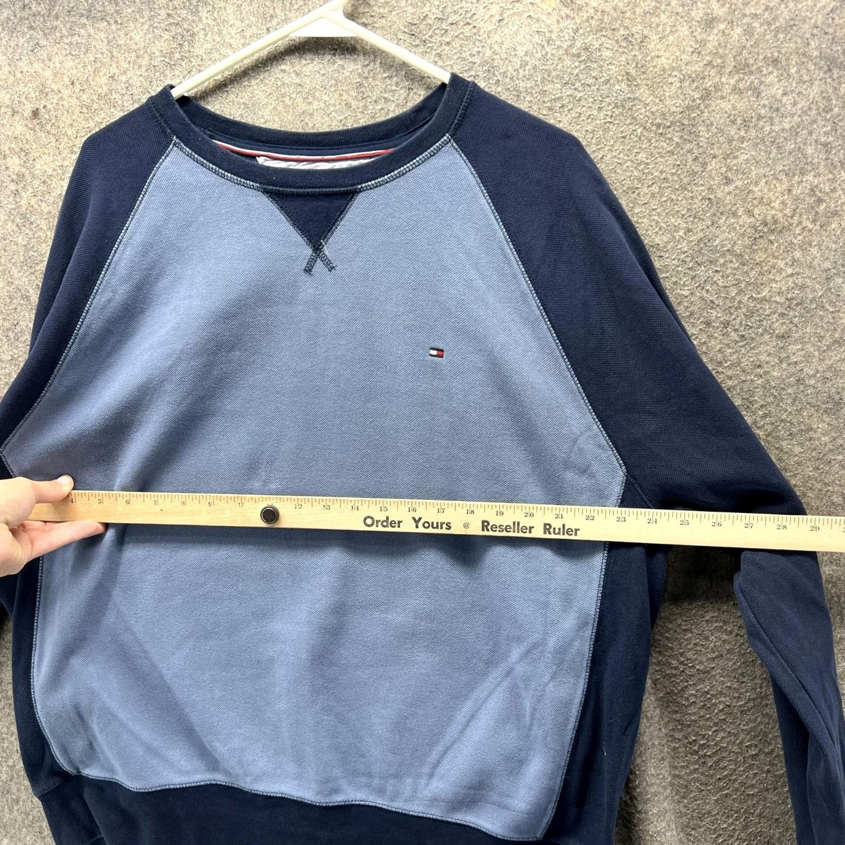 Tommy Hilfiger Tommy Hilfiger Sweatshirt Mens XL Blue Navy Colorblock Raglan Crewneck Pullover Size US XL / EU 56 / 4 - 7 Thumbnail