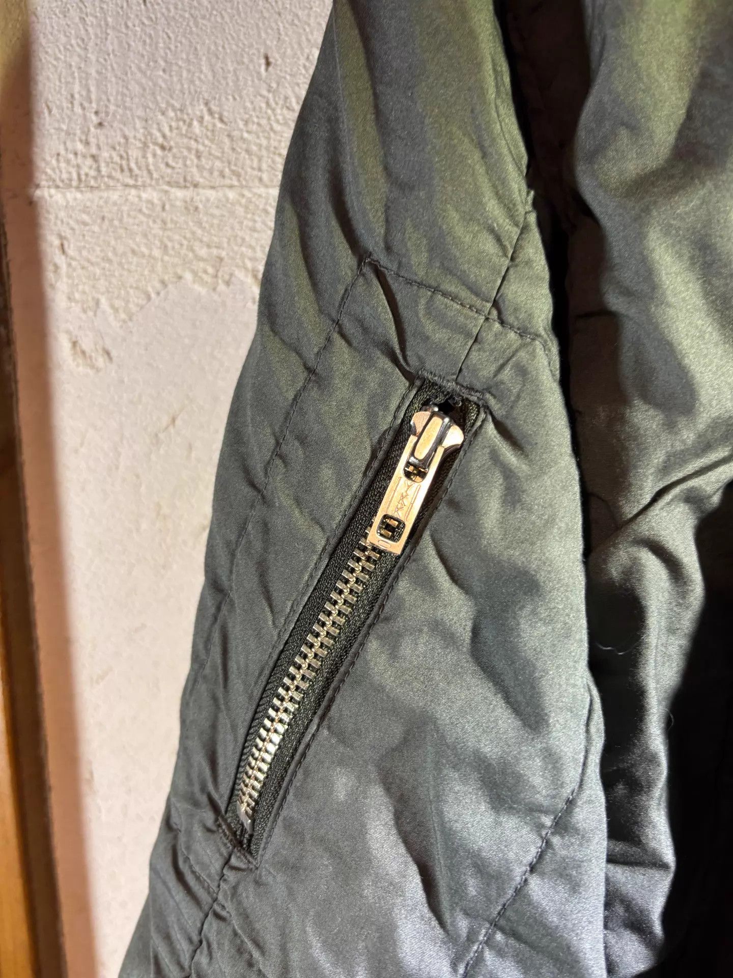 Other issuethings pleated short wide flight jkt gray-green size 2 Size US M / EU 48-50 / 2 - 6 Thumbnail