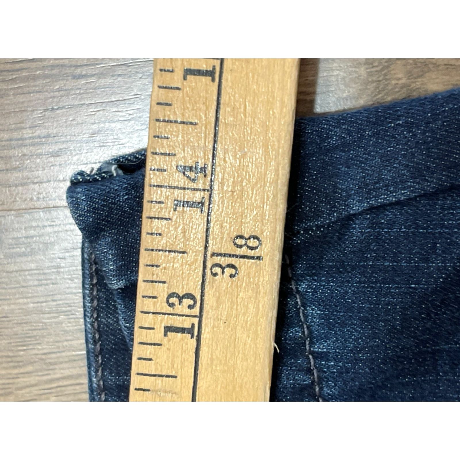 Lee Lee Shorts Women's Size 8 Medium Blue Denim Mid Rise Bermuda Casual Modern Regular Flat Front Button Size 30" / US 8 / IT 44 - 5 Thumbnail