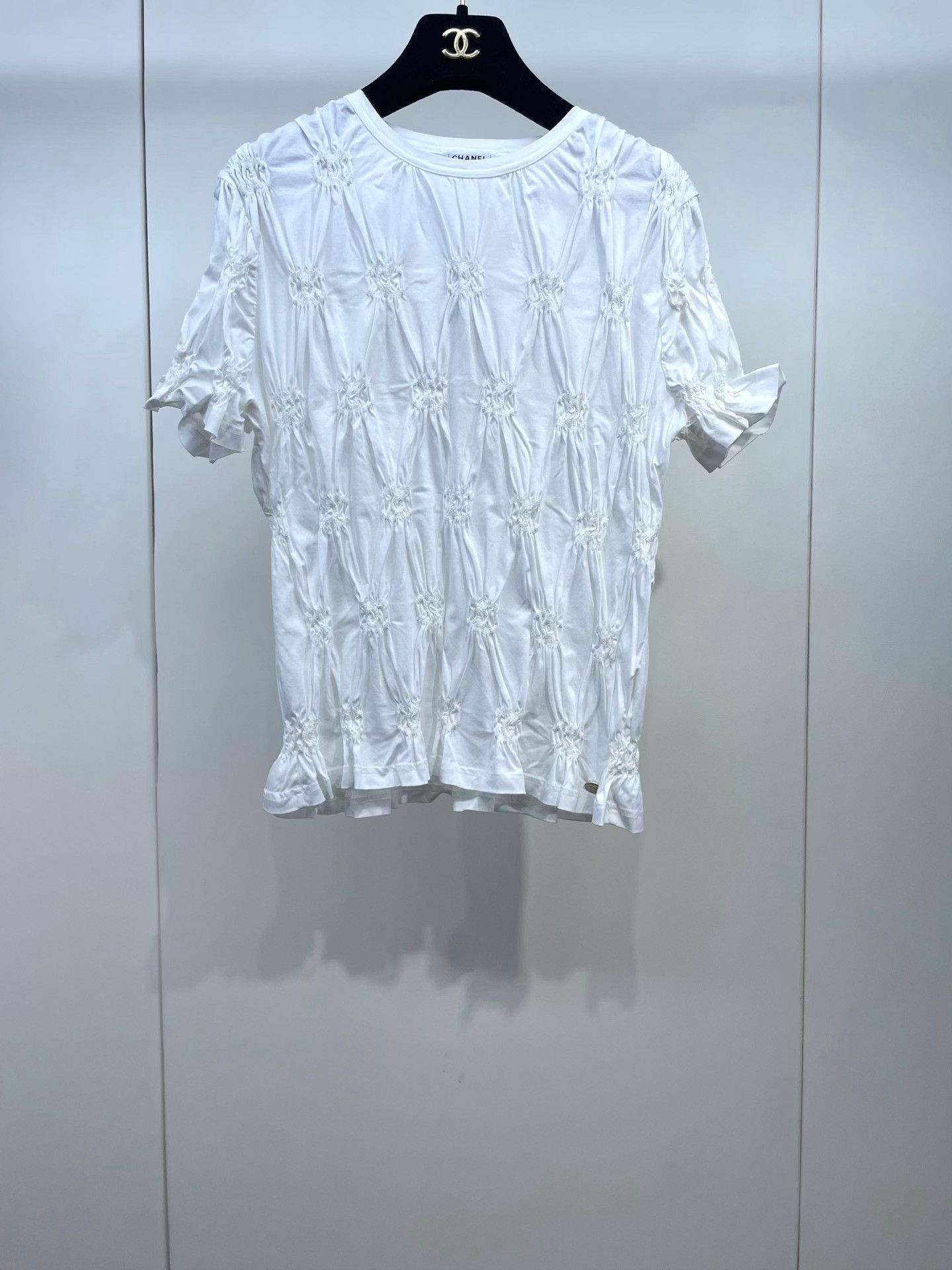 Chanel Chanel White Pleated Logo Short Sleeve Size S / US 4 / IT 40 - 1 Thumbnail