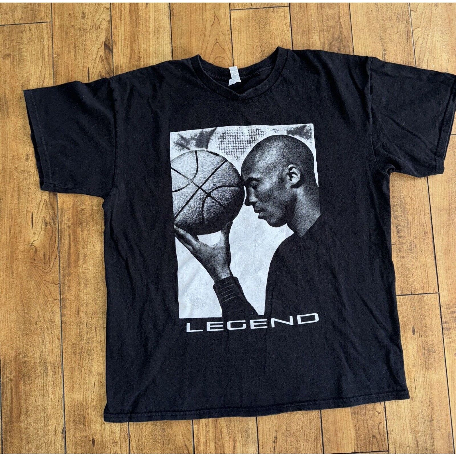 NBA × Vintage Kobe Bryant Legend T-Shirt Black XL 23x28 Size US XL / EU 56 / 4 - 1 Thumbnail