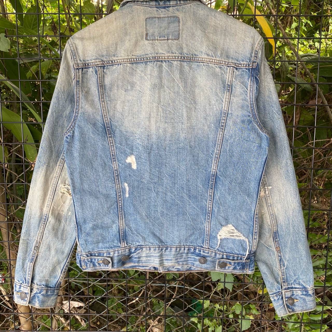 American Eagle Outfitters Vtg Type 3 Light Washed Distressed Denim Jacket Size US M / EU 48-50 / 2 - 9 Thumbnail