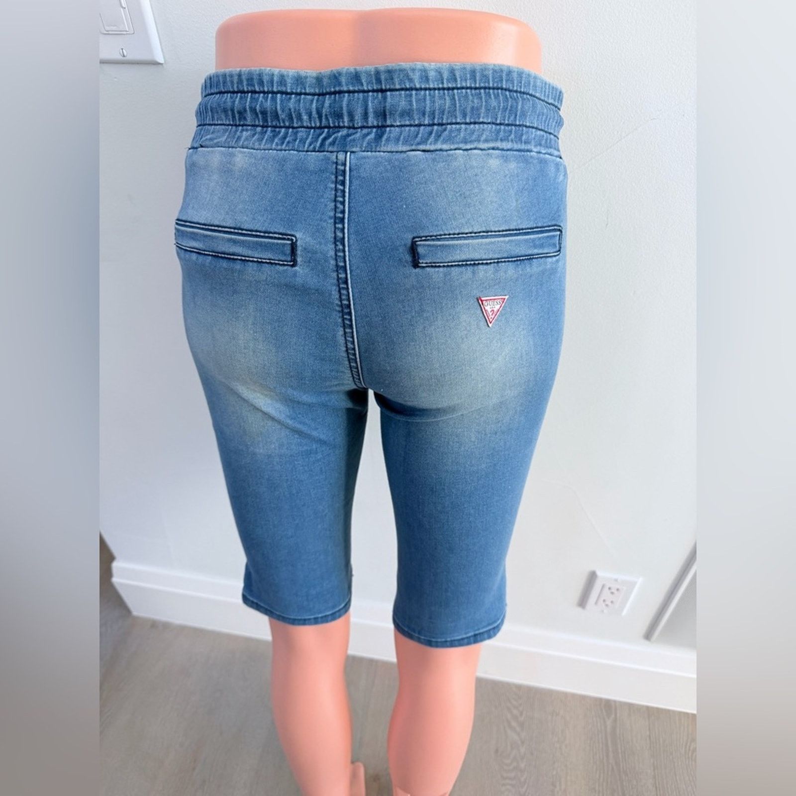 Guess New Guess Y2K Blue Denim Bermuda Shorts size 24. 71% cotton. Size 24" / US 00 / IT 34 - 4 Thumbnail