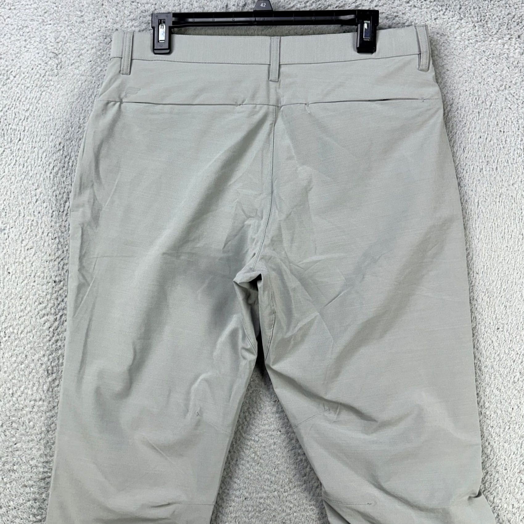Fabletics Fabletics The Only Pants Golf Chino Mens Medium Gray Stretch Multi Pocket NEW Size US 31 - 2 Thumbnail