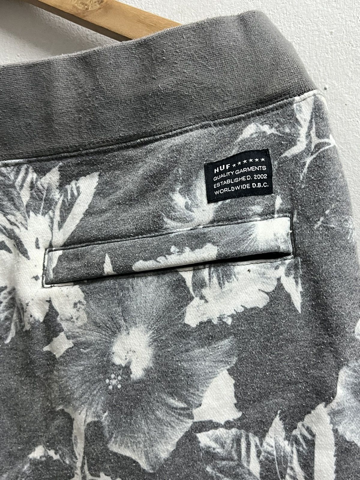 Huf × Seditionaries Huf Floral Grey Seditionaries jogger pants Size US 33 - 3 Thumbnail