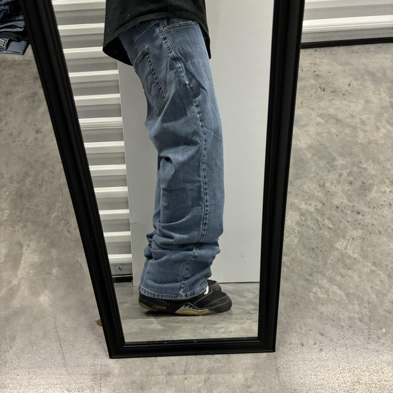 Levi's × Vintage Crazy Vintage Y2K/2000s Baggy Medium Wash Levi’s Denim Jeans! Size US 33 - 2 Thumbnail