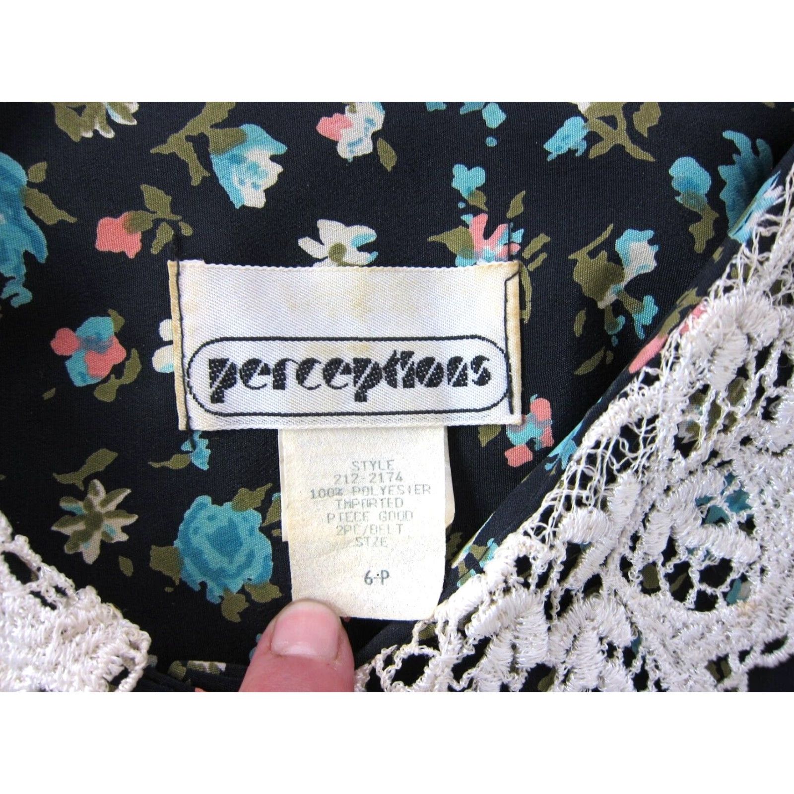 Pinko VINTAGE Perceptions Blouse (Medium) Black Floral Lace Collared Peasant 3/4 Sleeve Polyester Women’s Shirt Size M / US 6-8 / IT 42-44 - 3 Thumbnail