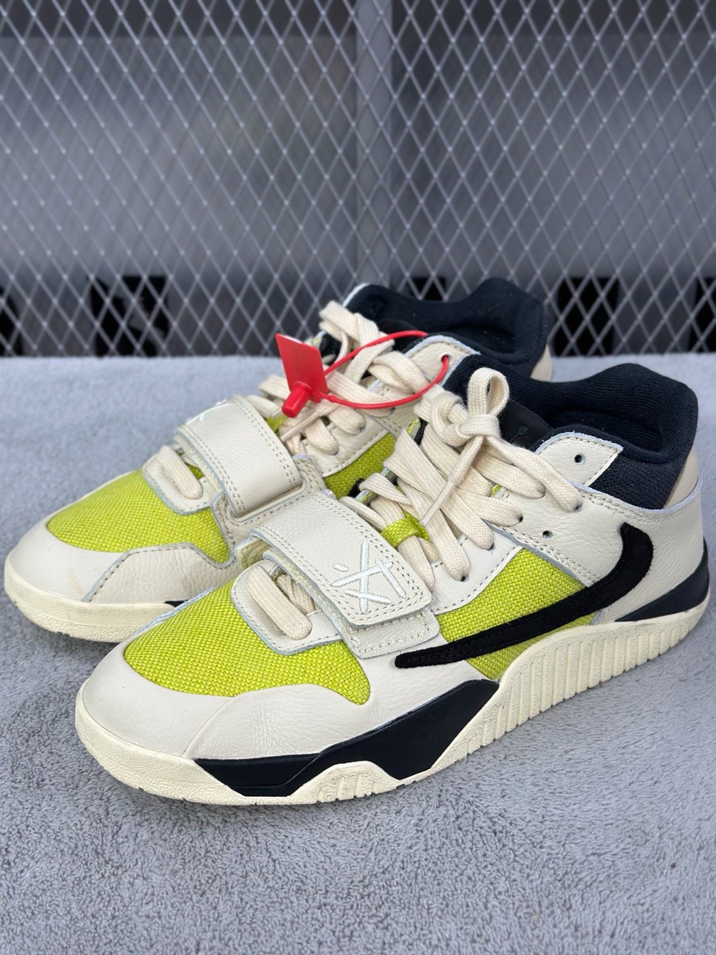 Nike Nike Yellow Lowtop Sneakers 41 Men Size US 8.5 / EU 41-42 - 1 Thumbnail
