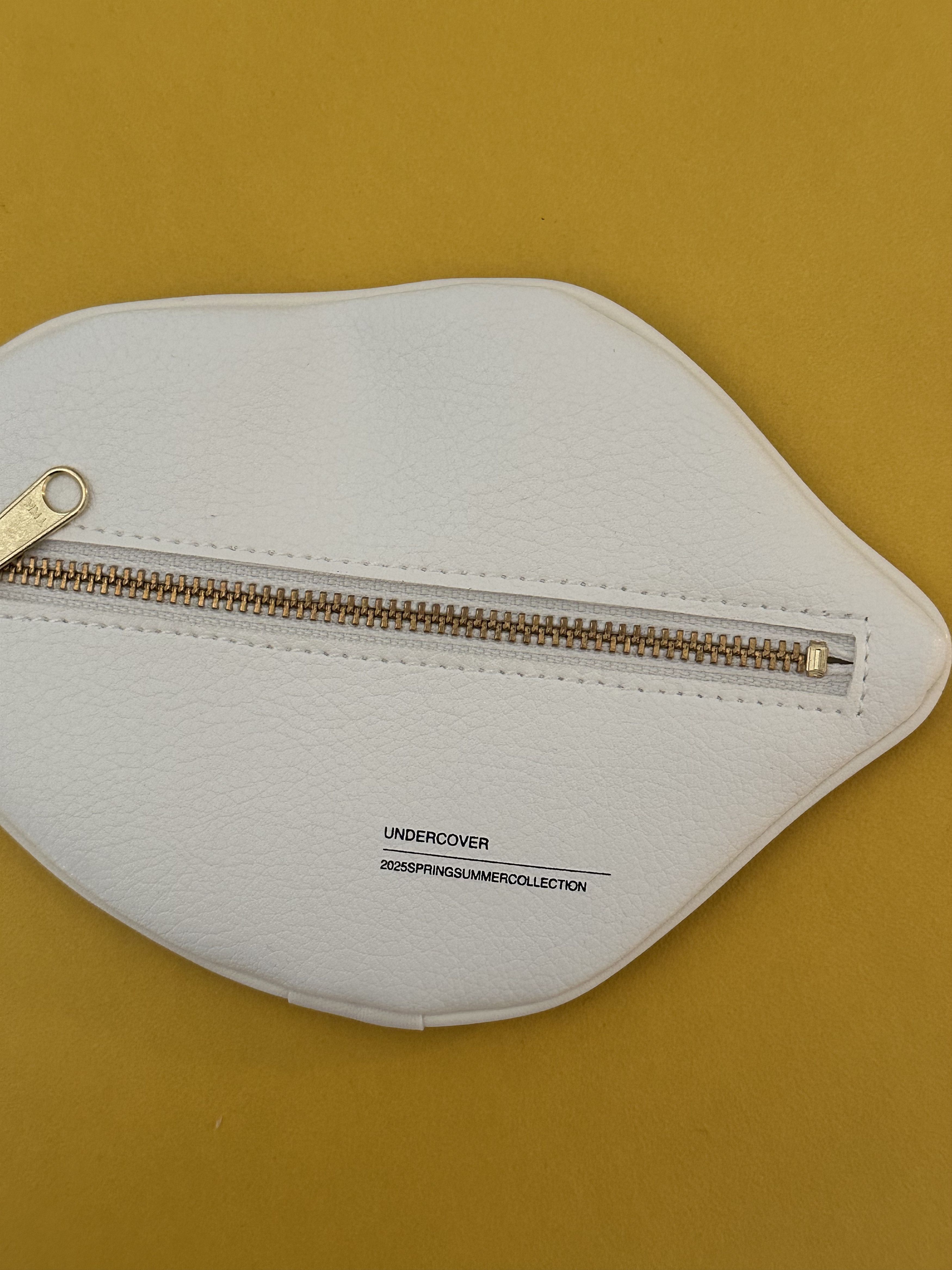 Undercover Undercover spaceship-lip make-up bag Size ONE SIZE - 3 Thumbnail