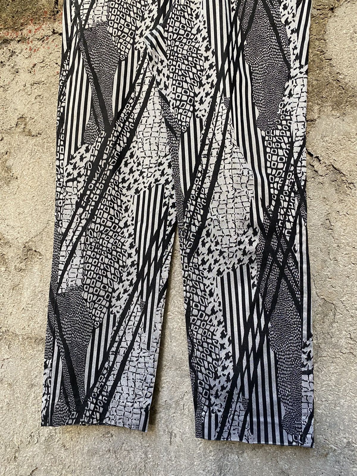 Versace Embossed design jeans Size US 32 / EU 48 - 4 Thumbnail
