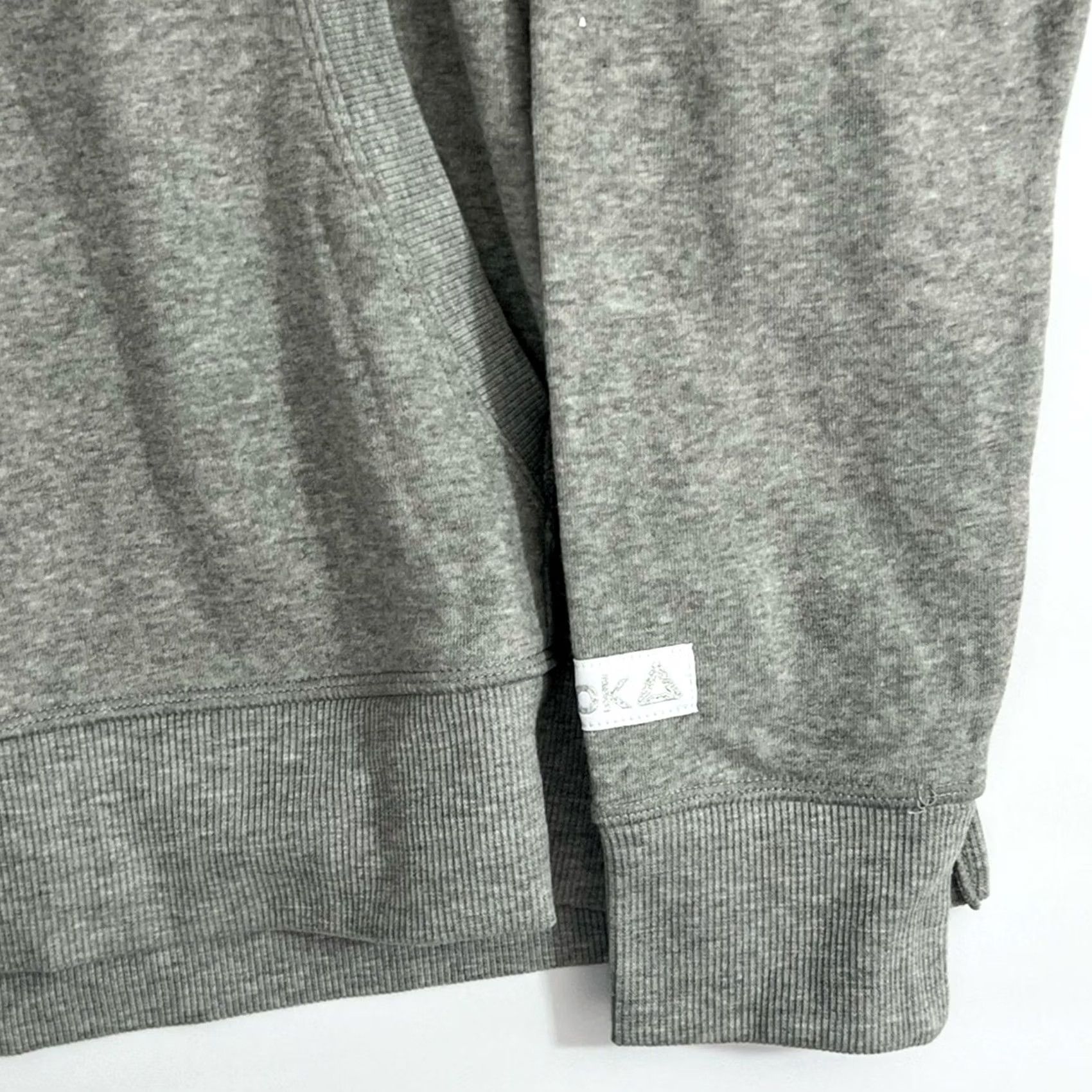 Reebok VINTAGE? Reebok Ladies Grey Heather Graphic Hoodie Size LARGE WITH TAGS Women Hoodie L Gray Graphic Size L / US 10 / IT 46 - 4 Thumbnail