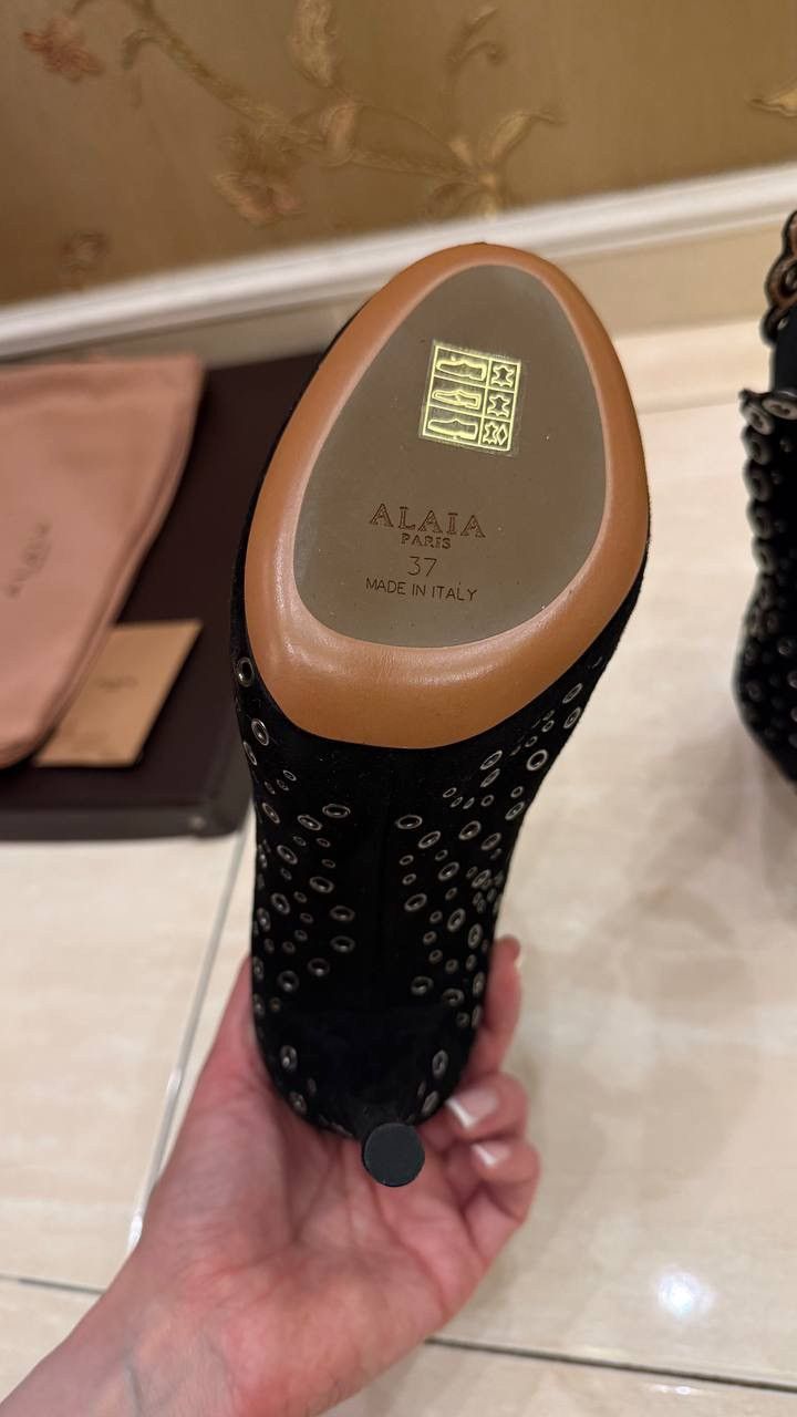 Alaia Alaia Black Suede Gomet Embellished Ankle Boots Size 37 Size US 7 / IT 37 - 6 Thumbnail