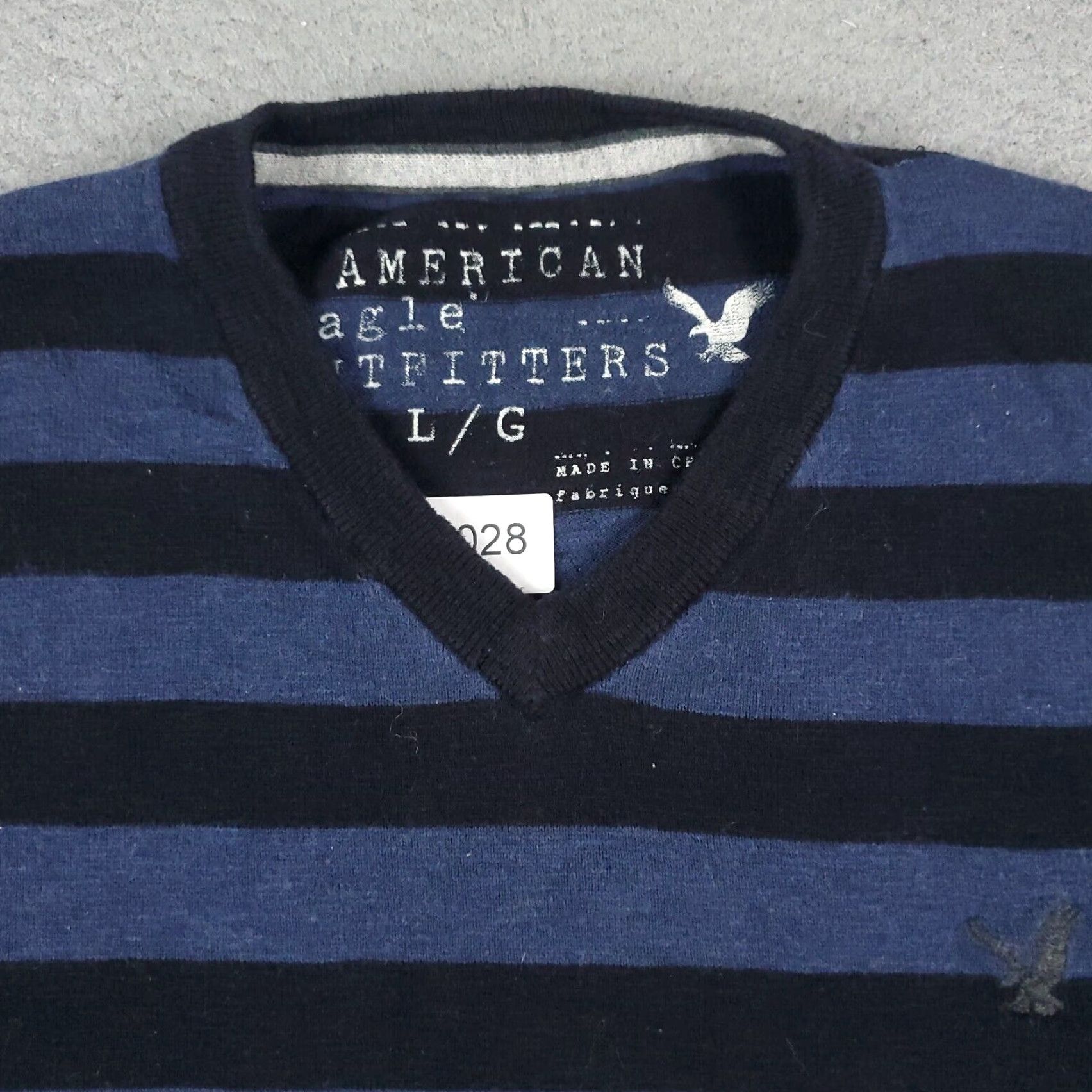 American Eagle Outfitters American Eagle Blue Striped V Neck Sweater Mens Large Pullover Size US L / EU 52-54 / 3 - 3 Thumbnail