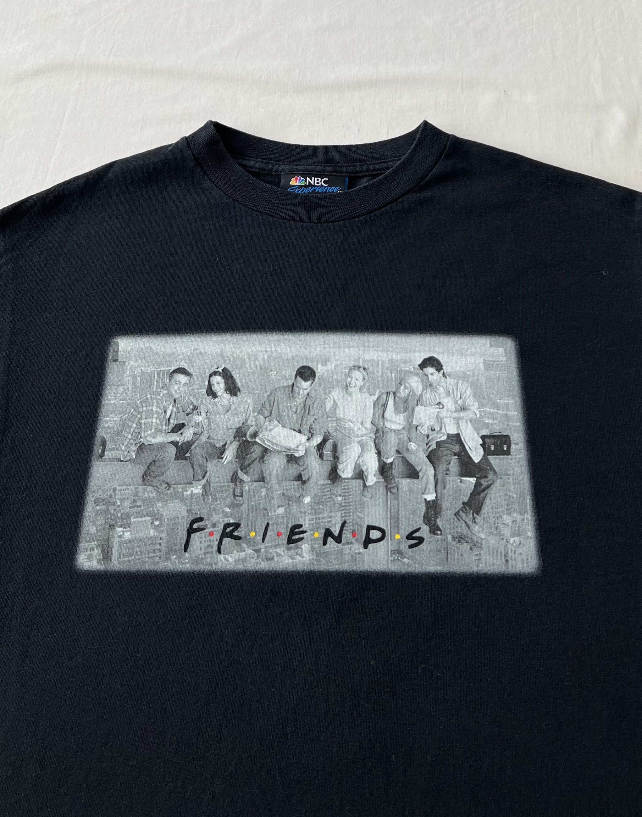 Vintage Vintage 90s Friends TV Series NBC Movie Black T-shirt Size US M / EU 48-50 / 2 - 3 Thumbnail