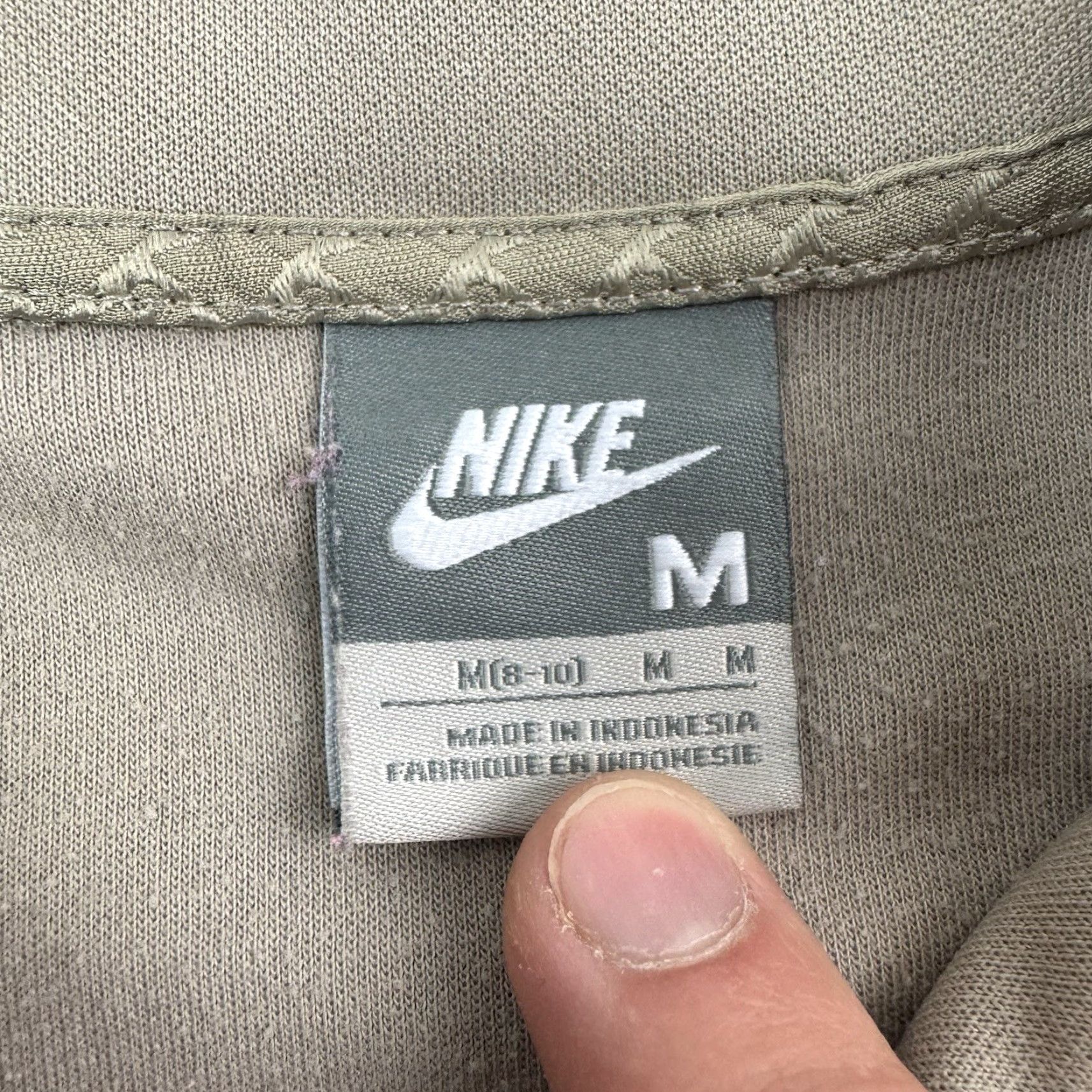 Nike Vintage Nike jacket Womens Medium Tan Full Zip Collared Y2K Silver Tan Athletic Size M / US 6-8 / IT 42-44 - 4 Thumbnail