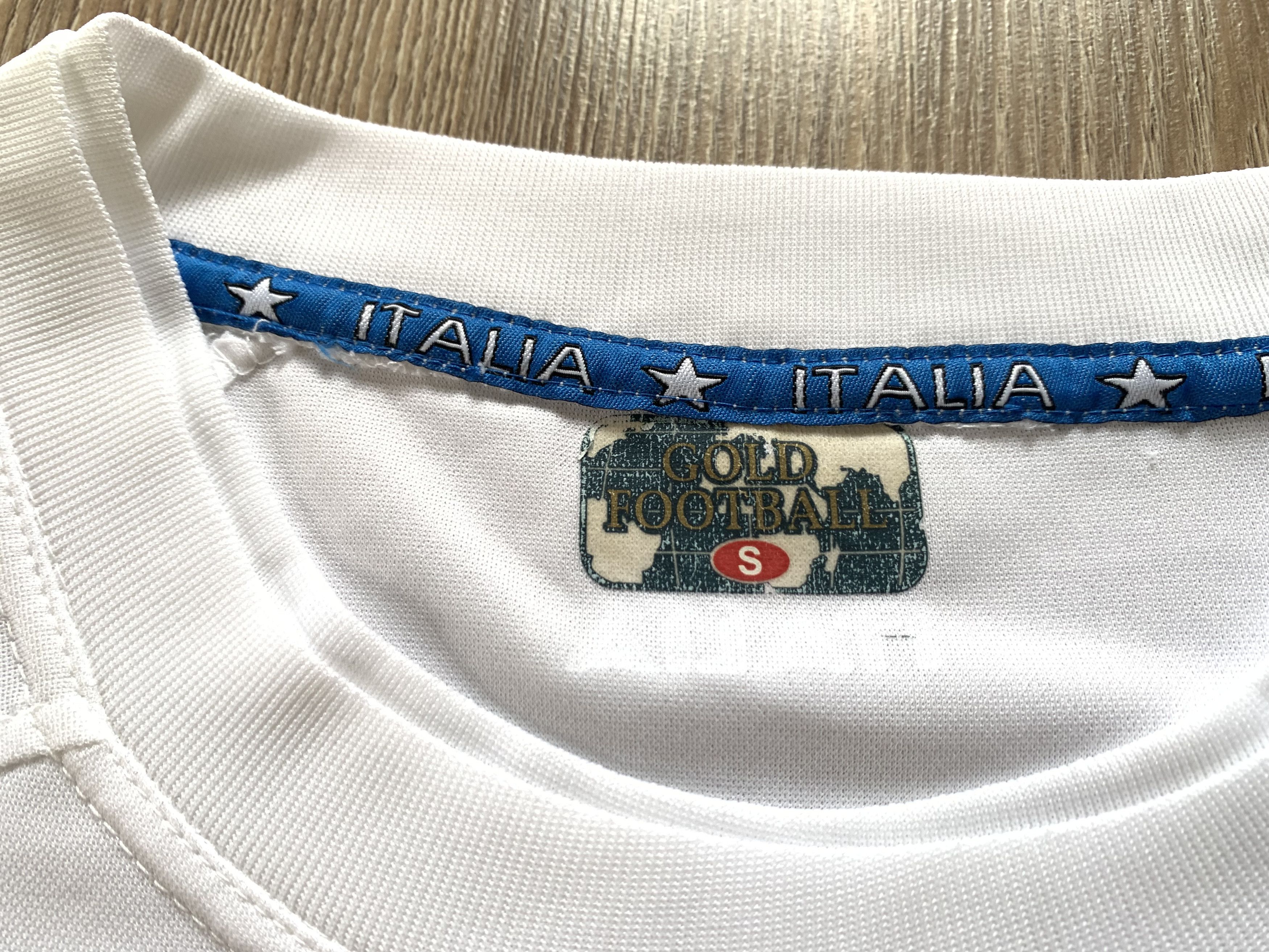 Vintage Rare Italia Gold Football Centr Logo White Vintage Jersey Size US S / EU 44-46 / 1 - 10 Thumbnail