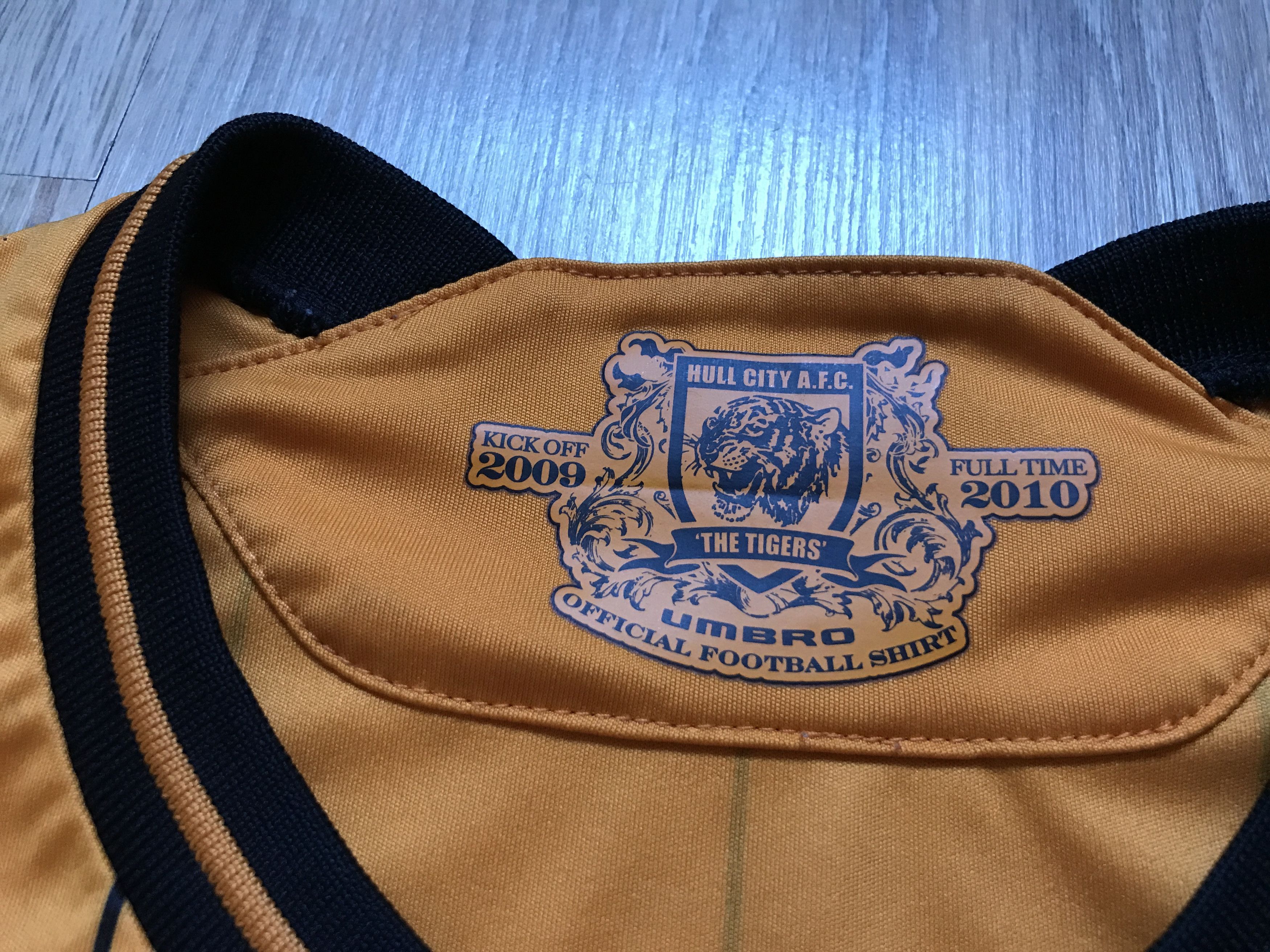 Umbro × Vintage Vintage Umbro Hull City The Tigers Home Shirt 2009-2010 Size US S / EU 44-46 / 1 - 4 Thumbnail