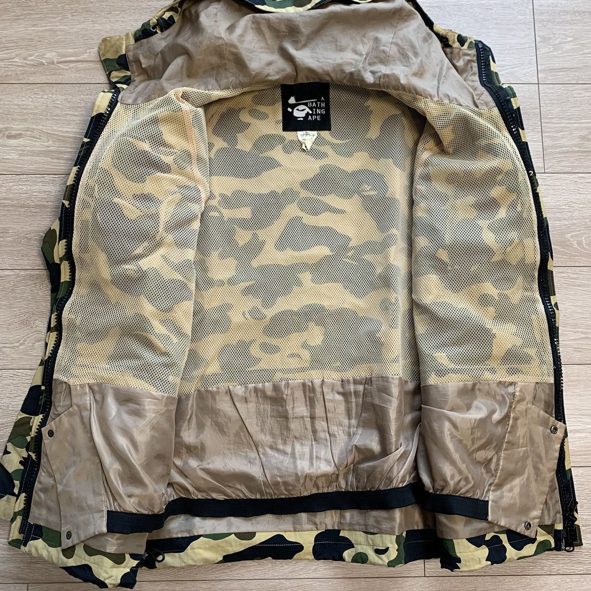 Bape Old BAPE – 1996 A Bathing Ape Snowboard Jacket Yellow Camo Size US L / EU 52-54 / 3 - 3 Thumbnail
