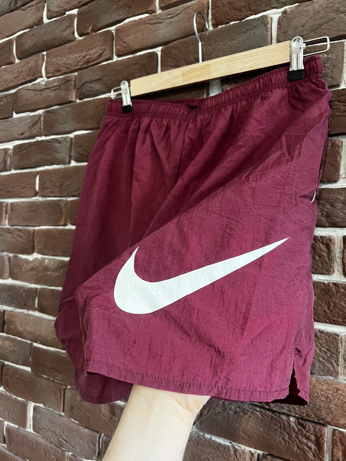 Nike Nike Vintage 90s Swoosh Shorts Rare Burgundy Red Streetwear Size US 34 / EU 50 - 4 Thumbnail