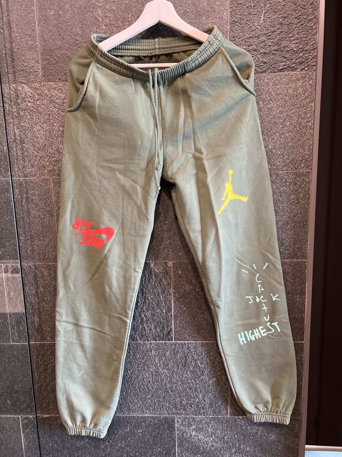 travis scott sweatpants nike