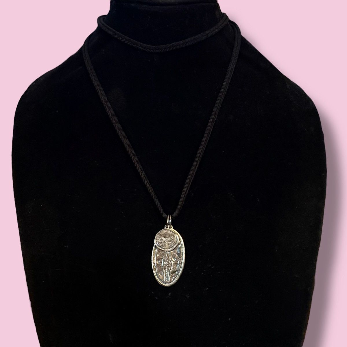 Liz Claiborne Liz Claiborne leopard and giraffe pendant cord necklace Size ONE SIZE - 1 Thumbnail