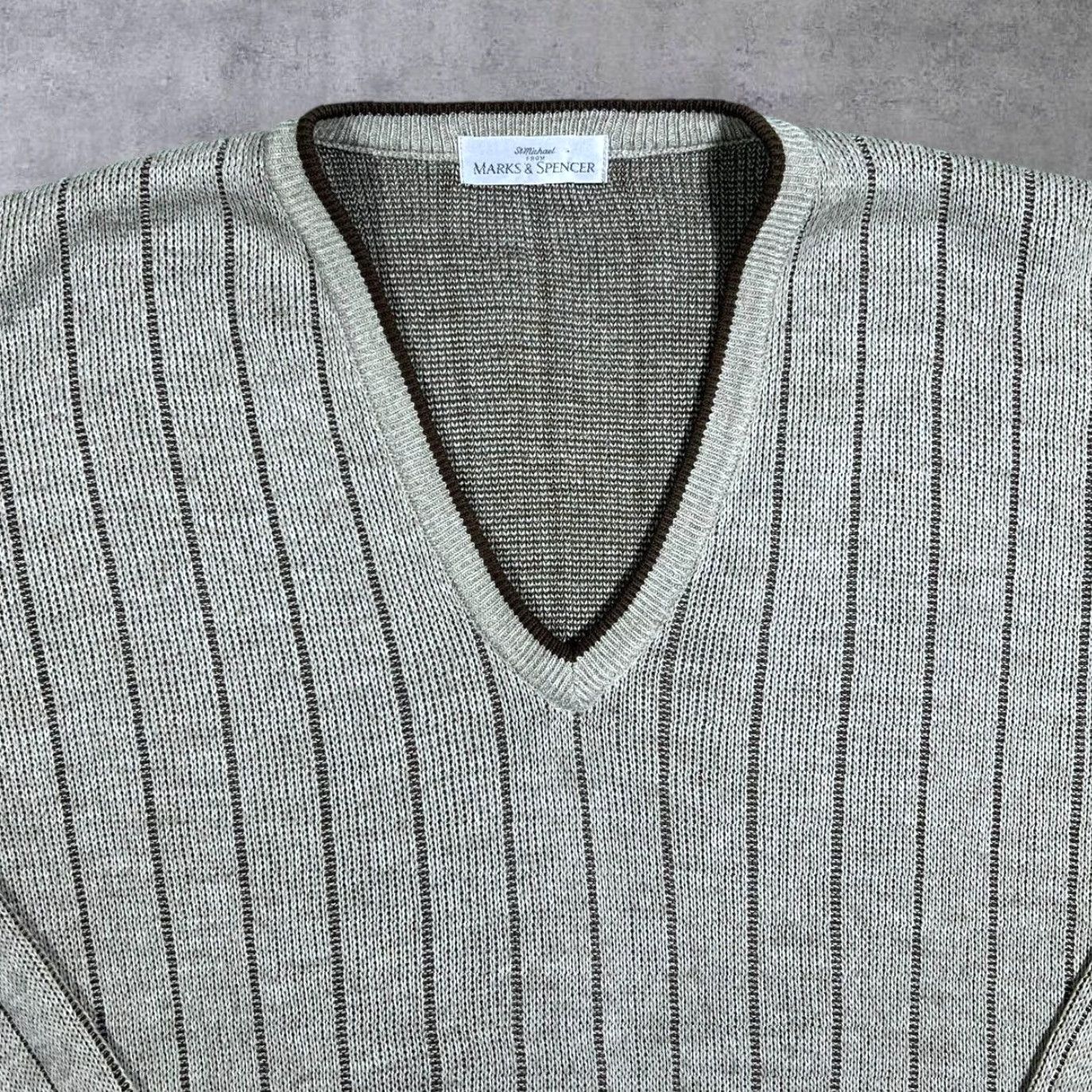 Marks & Spencer Vintage St Michael Marks & Spencer Beige Acrylic V-Neck Jumper L XL Men Pullover Knit Size US L / EU 52-54 / 3 - 2 Thumbnail