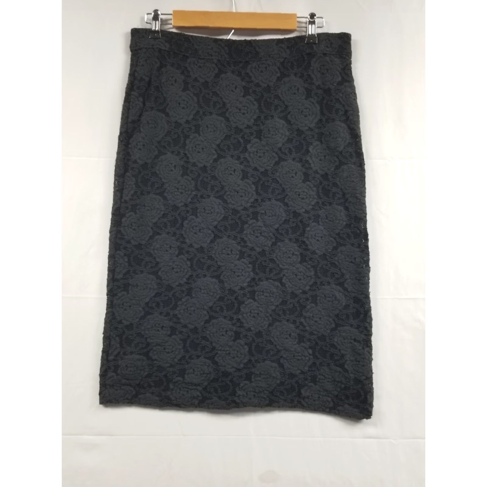 Anthropologie Maeve Anthropologie Skirt Womens Knee Length Black Lined Size Medium Elastic Waist Lace Cotton Nylon Spandex Floral Vintage No Pattern Classic Modern Size 32" / US 10 / IT 46 - 2 Thumbnail