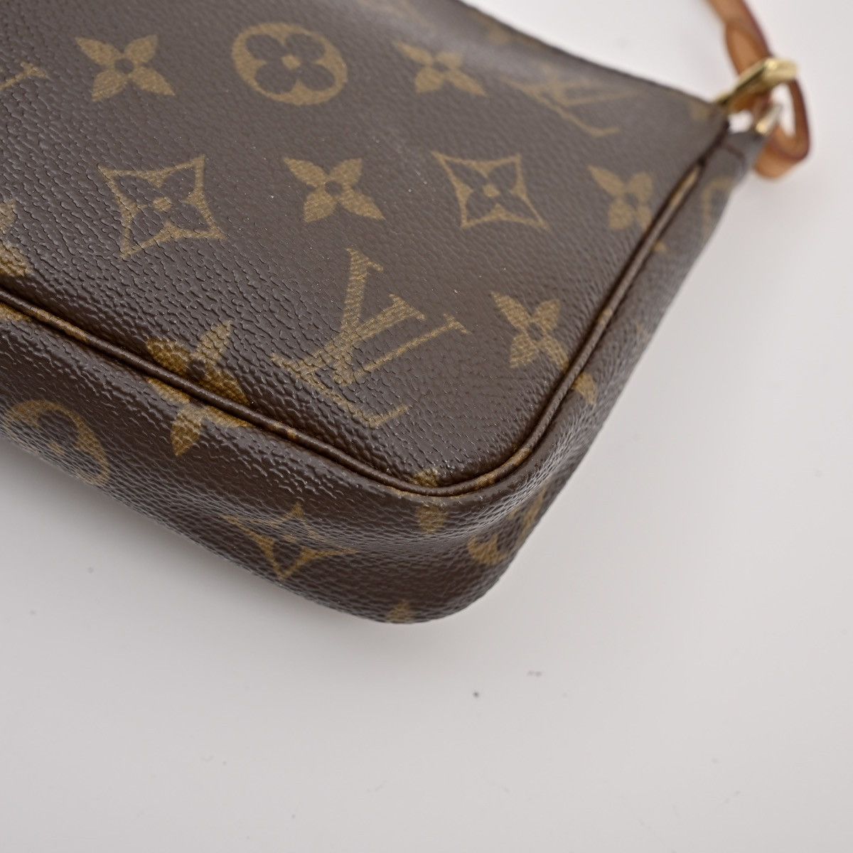 Louis Vuitton Louis Vuitton Pochette Accessoires Monogram Leather Bag Size ONE SIZE - 15 Thumbnail