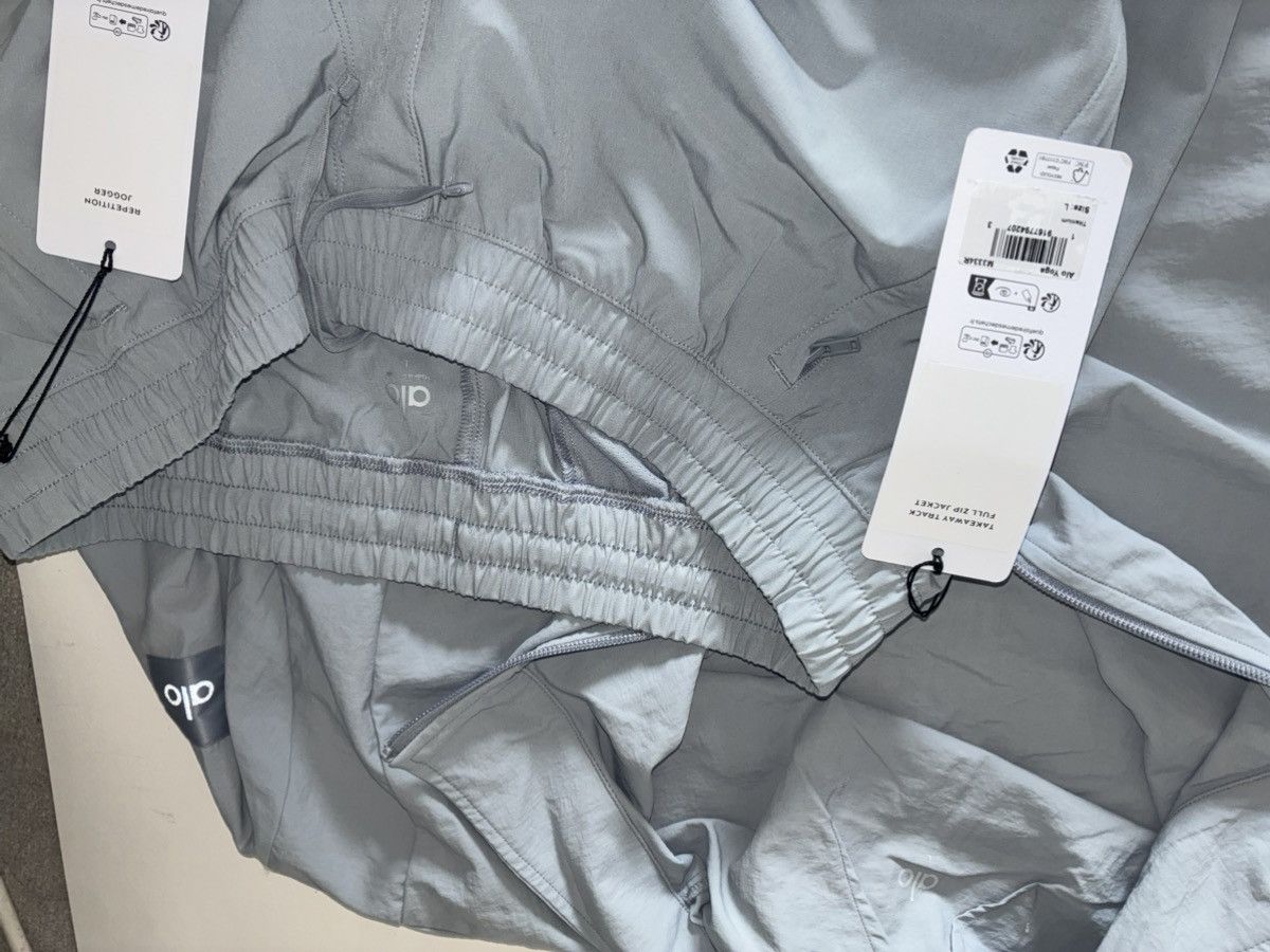 Alo Yoga Alo set (2 items) NWT large jacket+ joggers Size US L / EU 52-54 / 3 - 4 Thumbnail