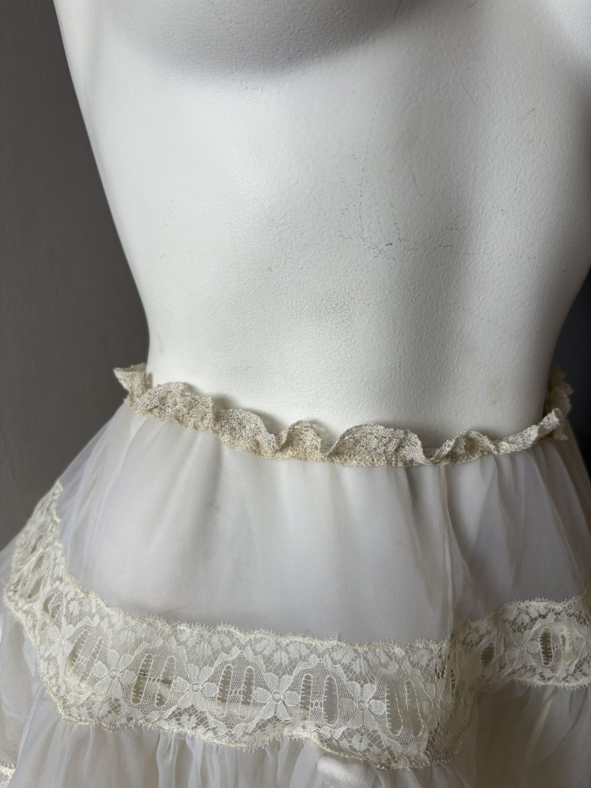 Vintage Vintage petticoat Size 26" / US 2 / IT 38 - 19 Thumbnail