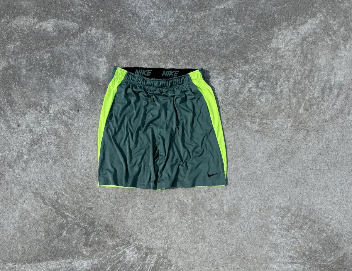 Other Vintage Nike y2k wide buggy streetwear oversize track shorts Size US 34 / EU 50 - 3 Thumbnail