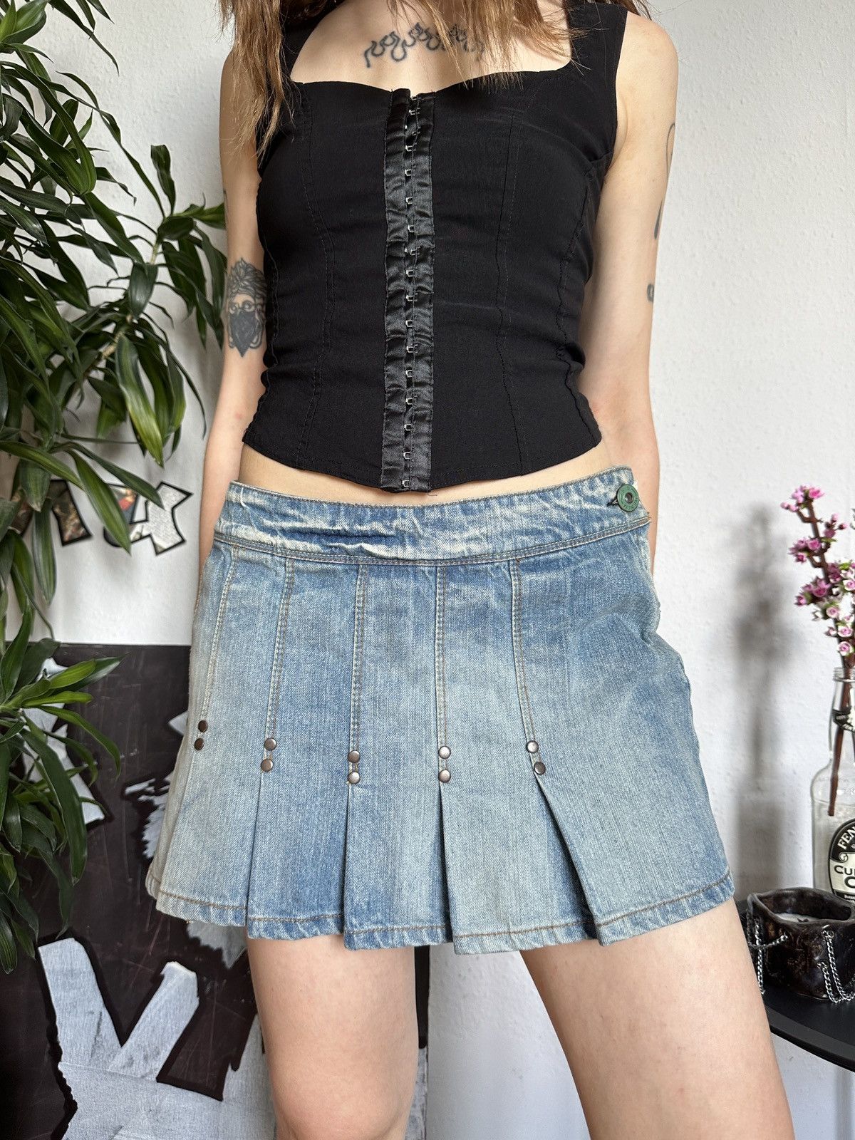Beauty Beast × Japanese Brand Fishbone Vintage micro pleated asymmetrical mini denim skirt Size 30" / US 8 / IT 44 - 3 Thumbnail