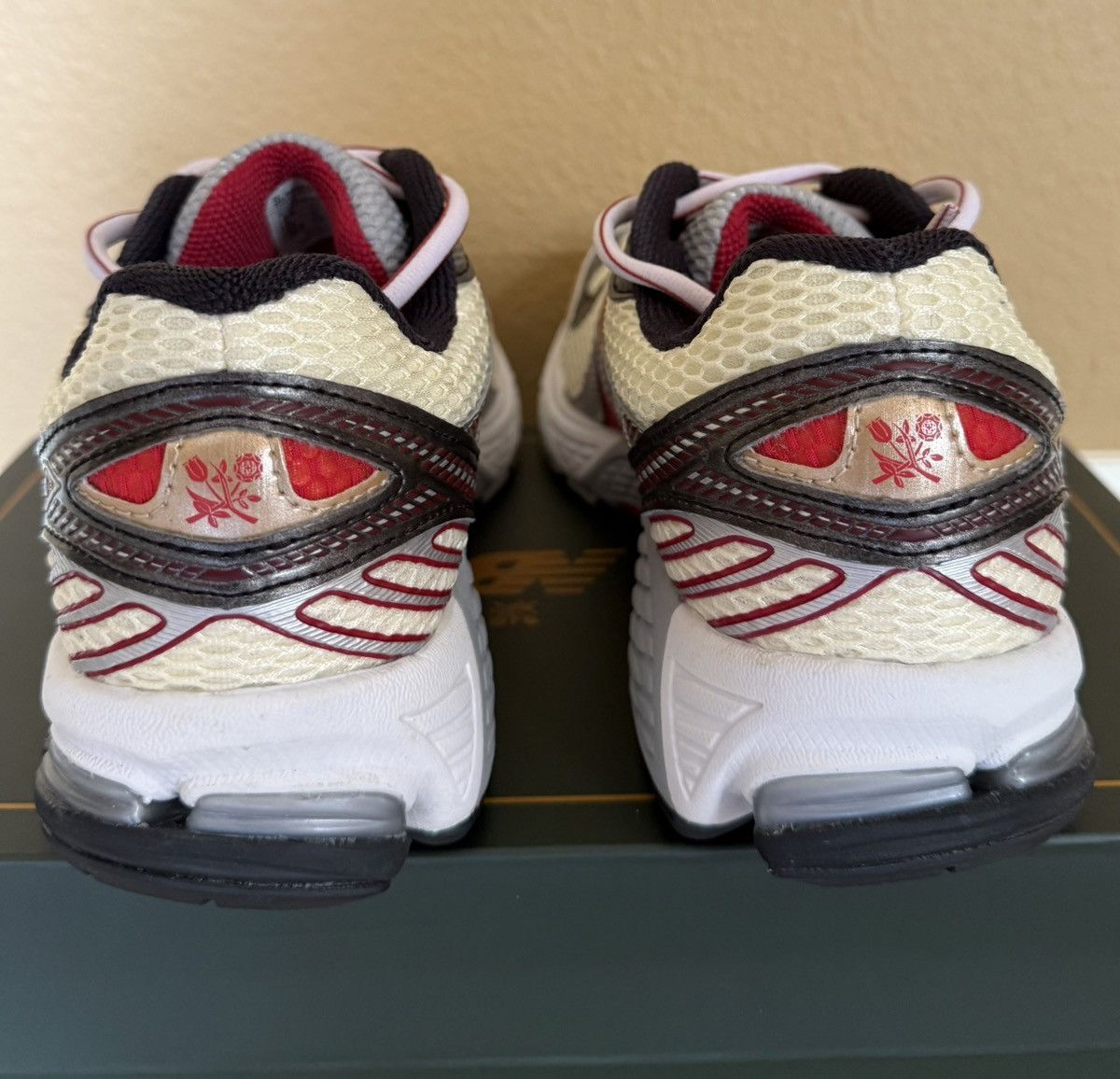 Aime Leon Dore × New Balance New Balance 860v2 Aime Leon Dore Red ALD 8.5 Box and Laces Size US 8.5 / EU 41-42 - 9 Thumbnail