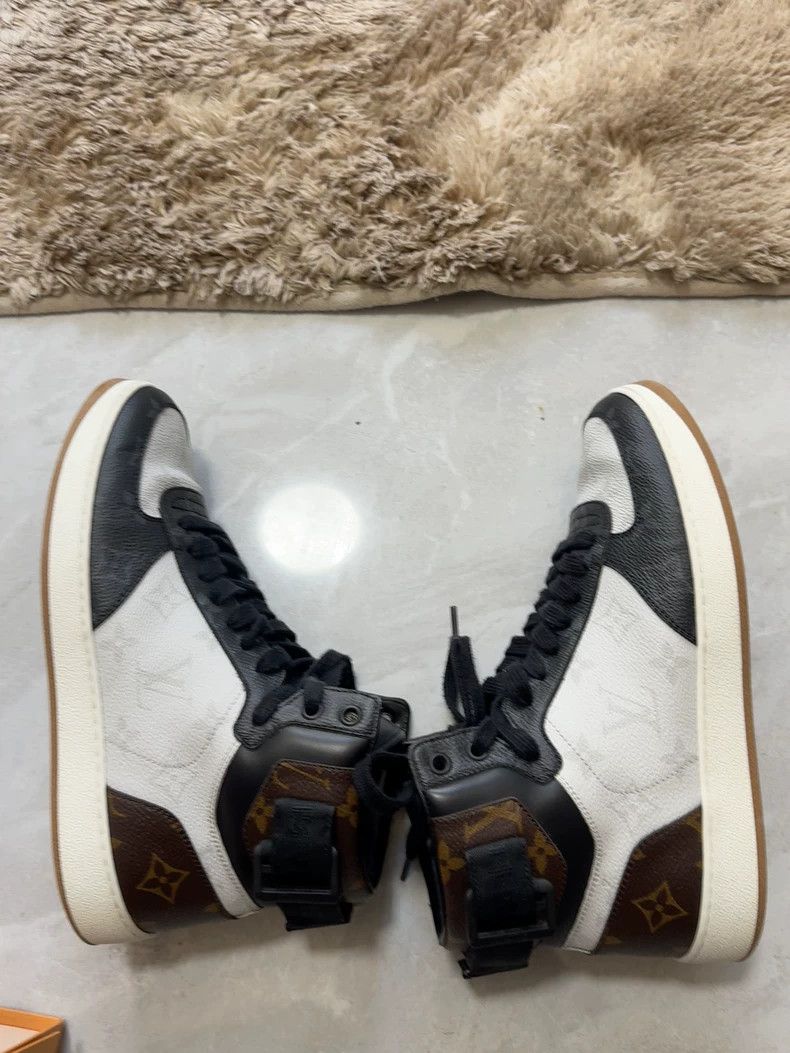 Louis Vuitton Louis Vuitton Canvas Lace-Up Round Toe High Top Fashion Bo Size US 6 / EU 39 - 2 Thumbnail