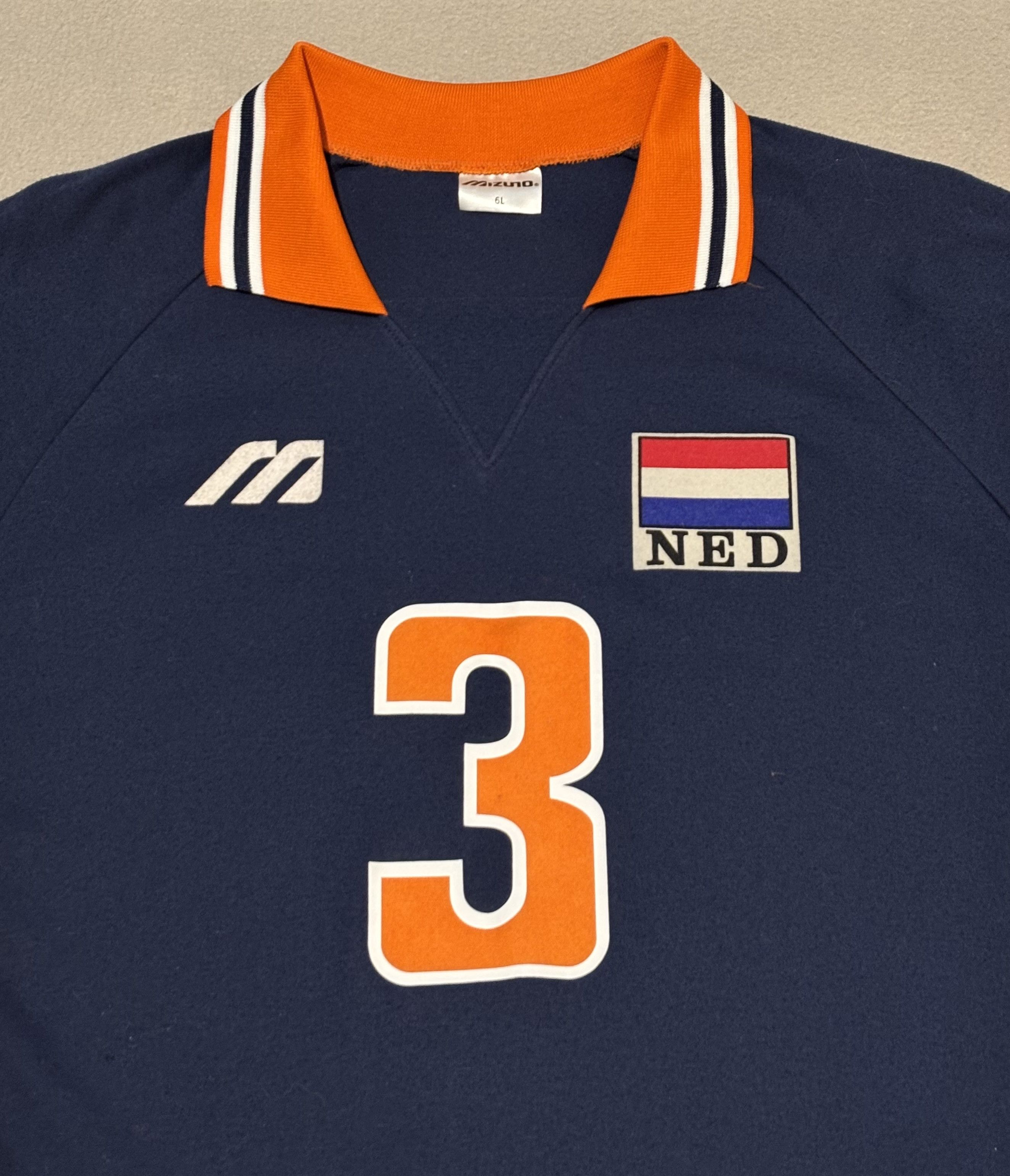 Mizuno Netherlands #3 Mizuno vintage volleyball jersey size L Size US L / EU 52-54 / 3 - 7 Thumbnail