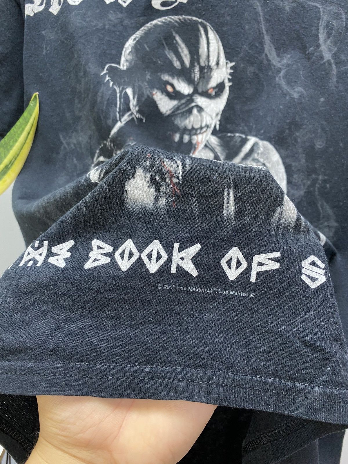 Band Tees × Iron Maiden × Vintage Vintage Iron Maiden “The Book of Souls” Tee Size US L / EU 52-54 / 3 - 7 Thumbnail
