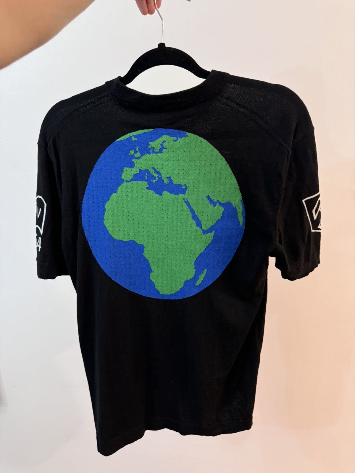 Louis Vuitton Louis Vuitton Jacauard Barcode Earth T-shirt Size US S / EU 44-46 / 1 - 2 Thumbnail