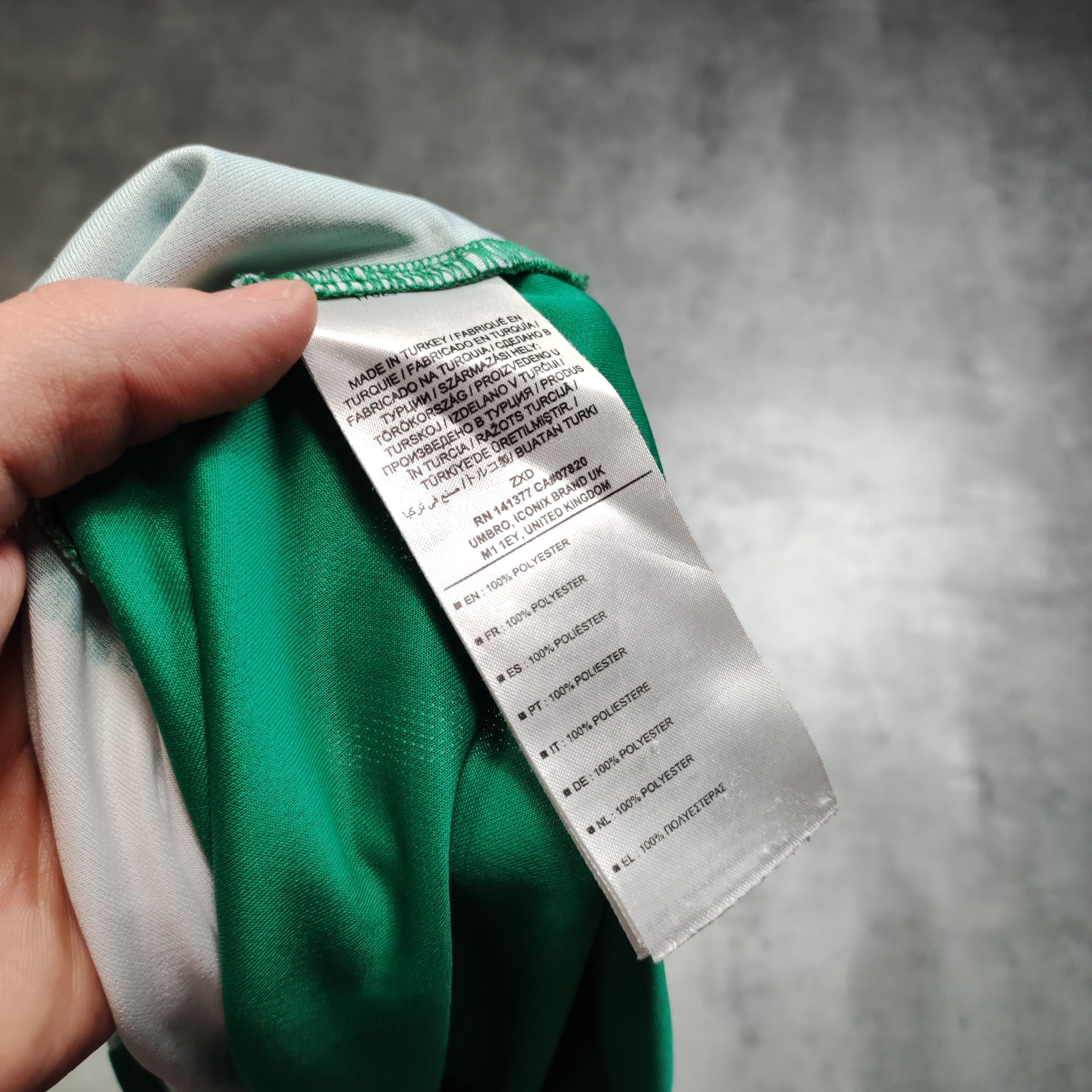Other RARE Umbro x Werder Bremen 2022/23 Home Football Jersey Size US M / EU 48-50 / 2 - 8 Thumbnail