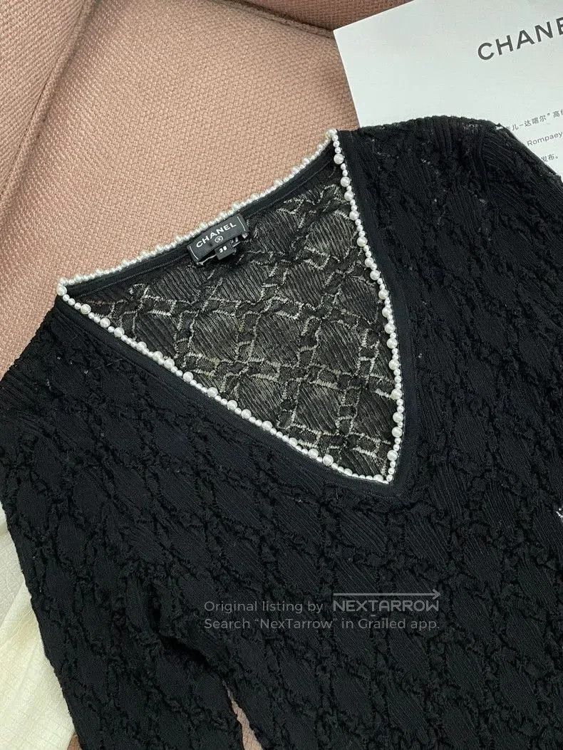 Chanel Chanel Black Pearl V-Neck Knit Top. Size US M / EU 48-50 / 2 - 2 Thumbnail
