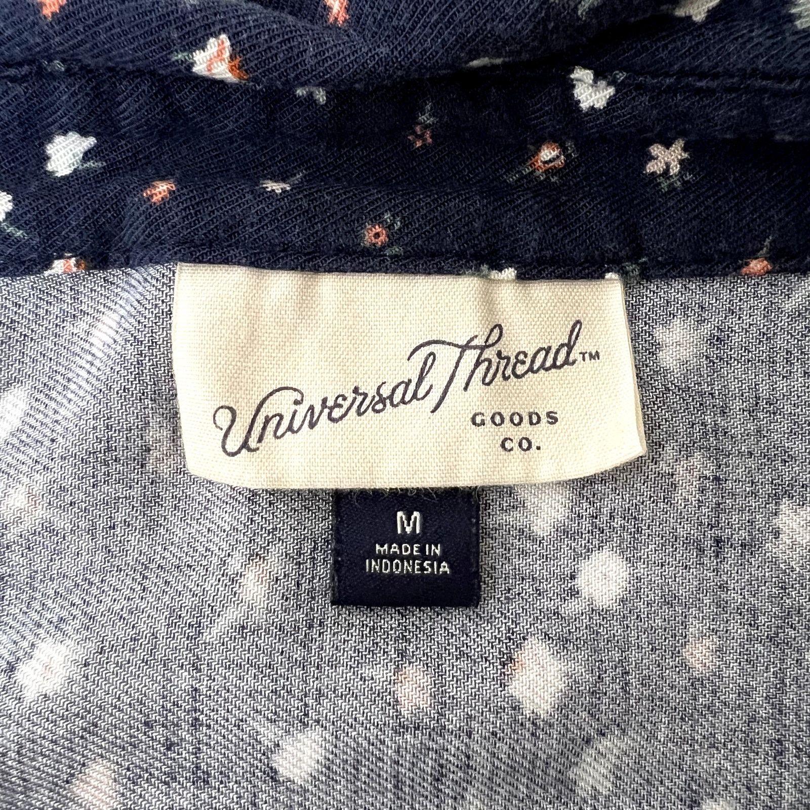 Other Universal Thread Blue Floral Button Down Top Size M / US 6-8 / IT 42-44 - 6 Thumbnail