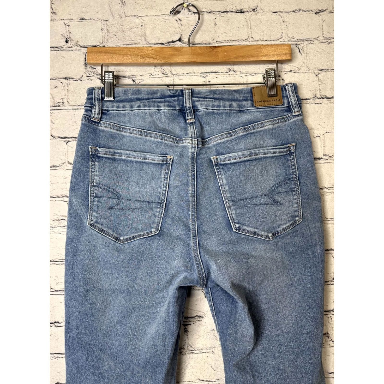Vintage VINTAGE? No. American Eagle Light Wash Casual Denim Jeans 28x26 Women Jeans Blue 28 Inseam 26 in Regular Cotton Denim Button Closure Size 28" / US 6 / IT 42 - 6 Thumbnail