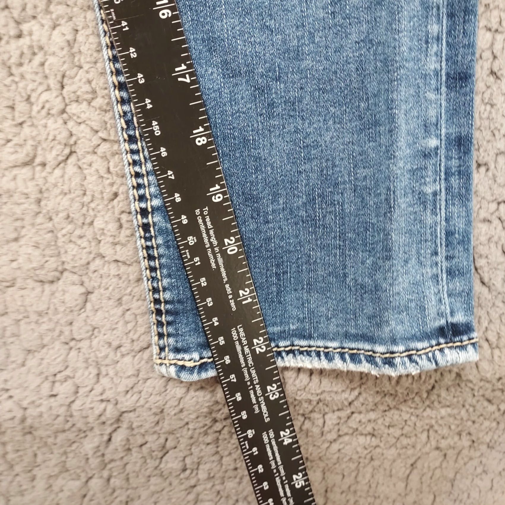 Silver Jeans Co. Silver Jeans Elyse Capri Jeans Women's 29 Regular Medium Wash Blue Denim Distressed Capris Size 29" - 7 Thumbnail