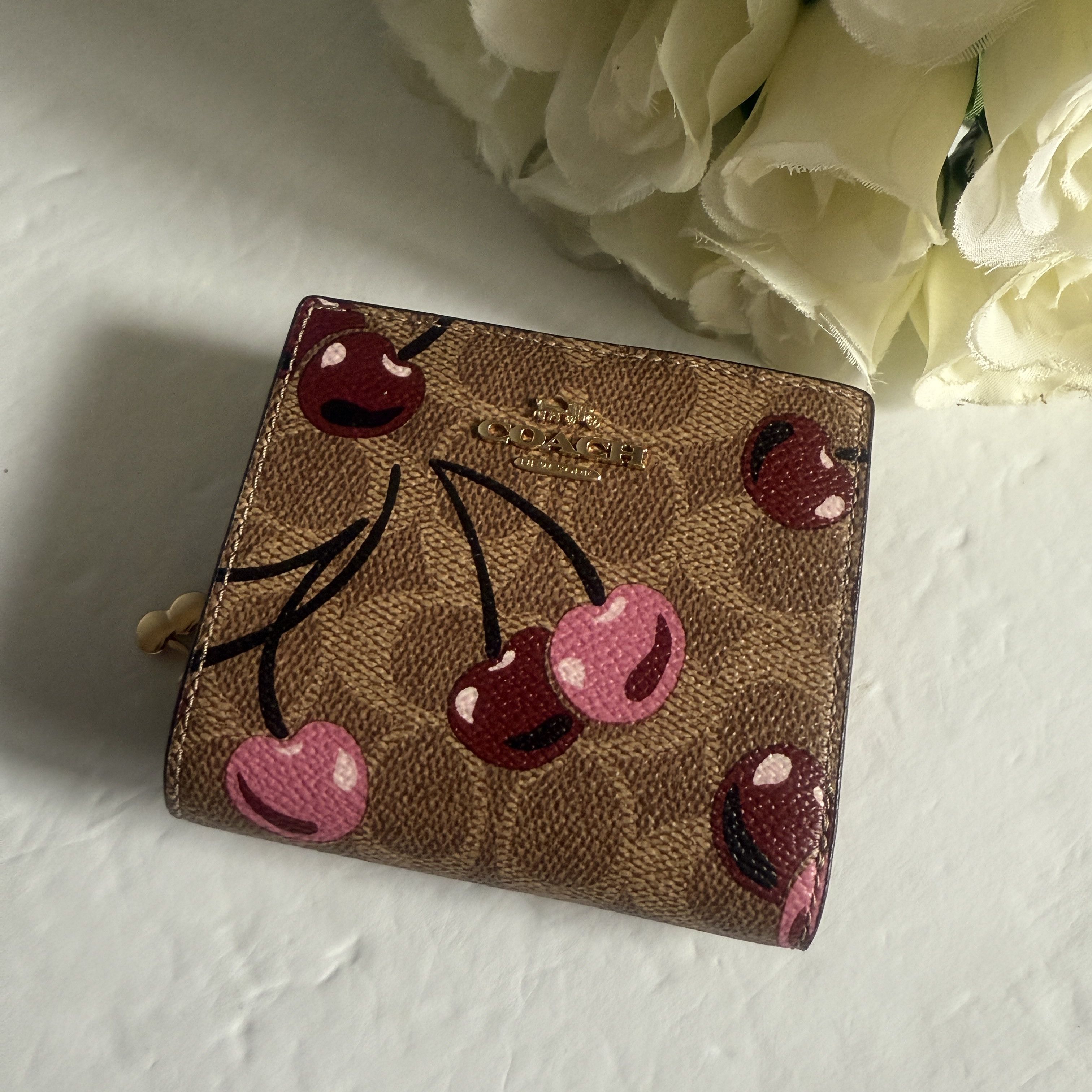 折りたたみ財布 COACH Snap Wallet In Signature Canvas With Cherry CZ347 NWT Coach Snap Wallet In Signature Canvas With Cherry Print