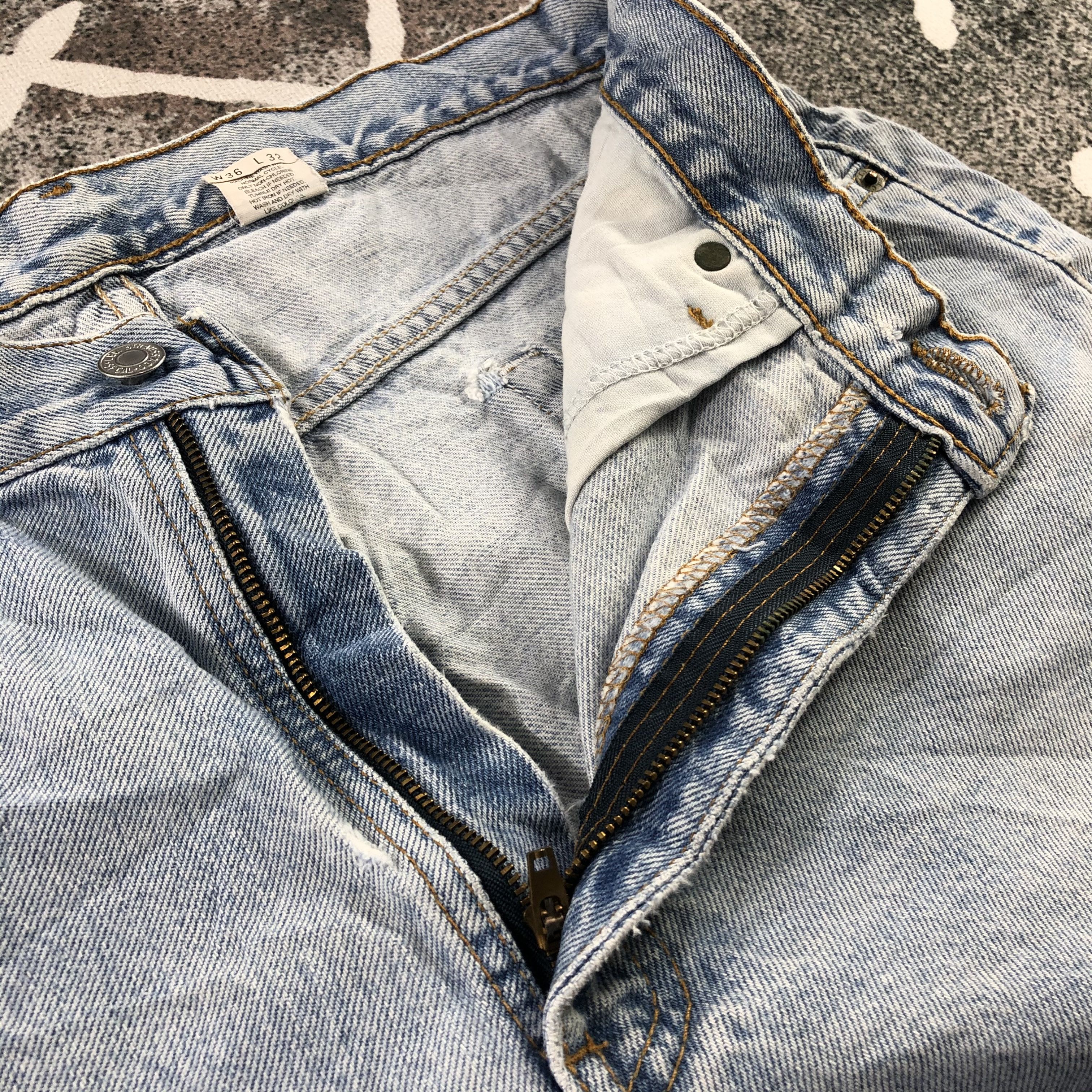 Levi's Vintage Levi's 550 Jeans Lightwash Denim KJ1382 Size US 35 - 11 Thumbnail