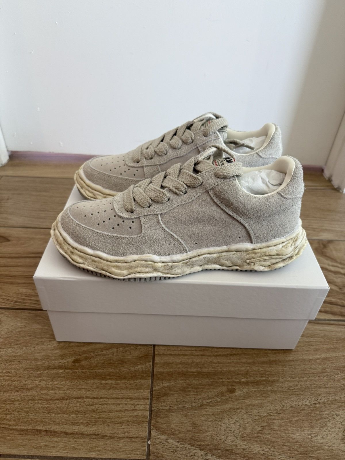 Maison MIHARA YASUHIRO Maison Mihara Yasuhiro Wayne Low OG Sole Suede White Size US 11 / EU 44 - 1 Thumbnail