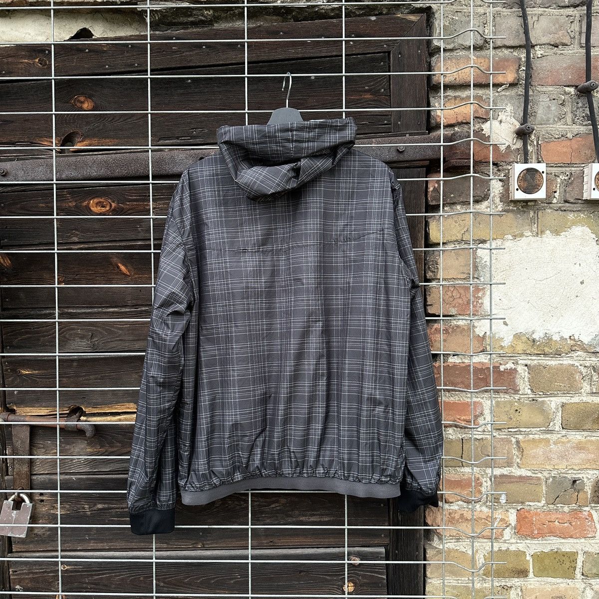 Nike Vintage Nike Jacket 2in1 Nylon Drill Y2k Style Hip Hop Sport Size US L / EU 52-54 / 3 - 16 Thumbnail