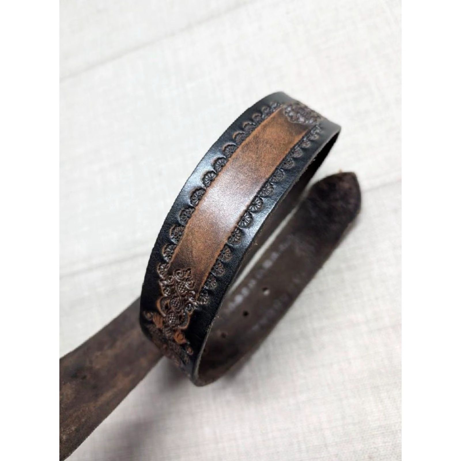 Vintage VINTAGE western belt Geometric brown leather 28 Mens Buckle Tooled Cowhide 1-3/4" width 1970s Size 28 - 3 Thumbnail