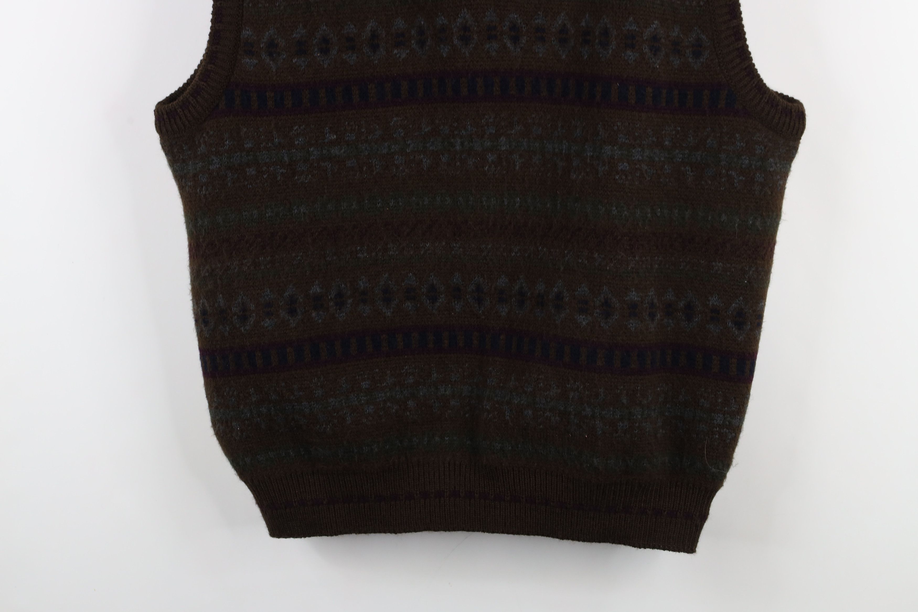 Vintage Vintage 90s Streetwear Fair Isle Knit V-Neck Sweater Vest Size US XL / EU 56 / 4 - 3 Thumbnail