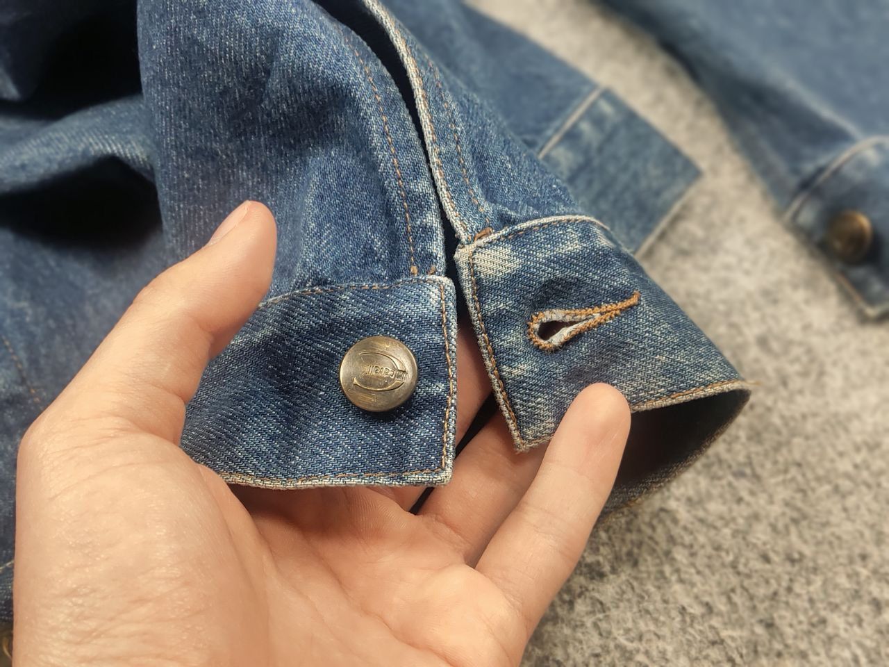 Roberto Cavalli Vintage 90's Just Cavalli Roberto Faded denim trucker Jacket Size US L / EU 52-54 / 3 - 16 Thumbnail